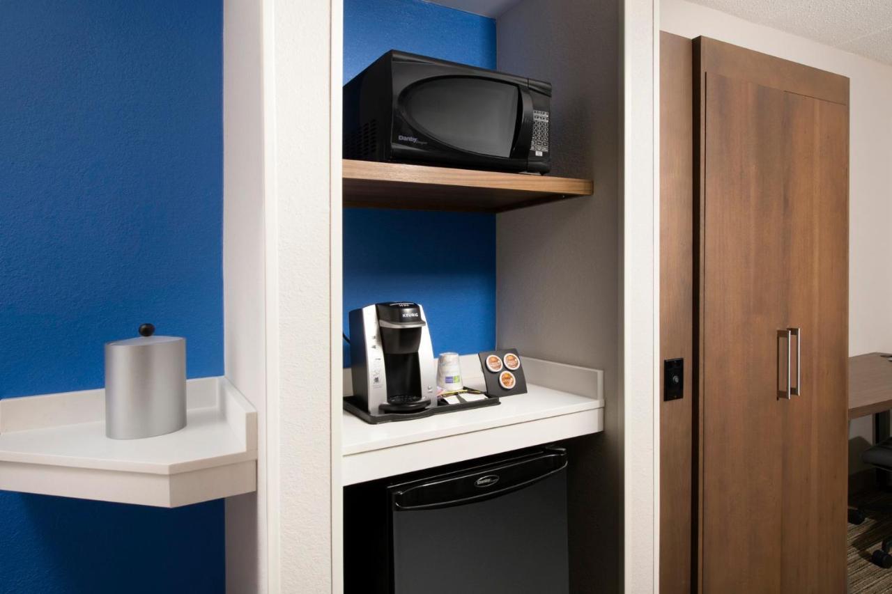 Holiday Inn Express & Suites Baltimore - BWI Airport North By Ihg Линтикъм Екстериор снимка