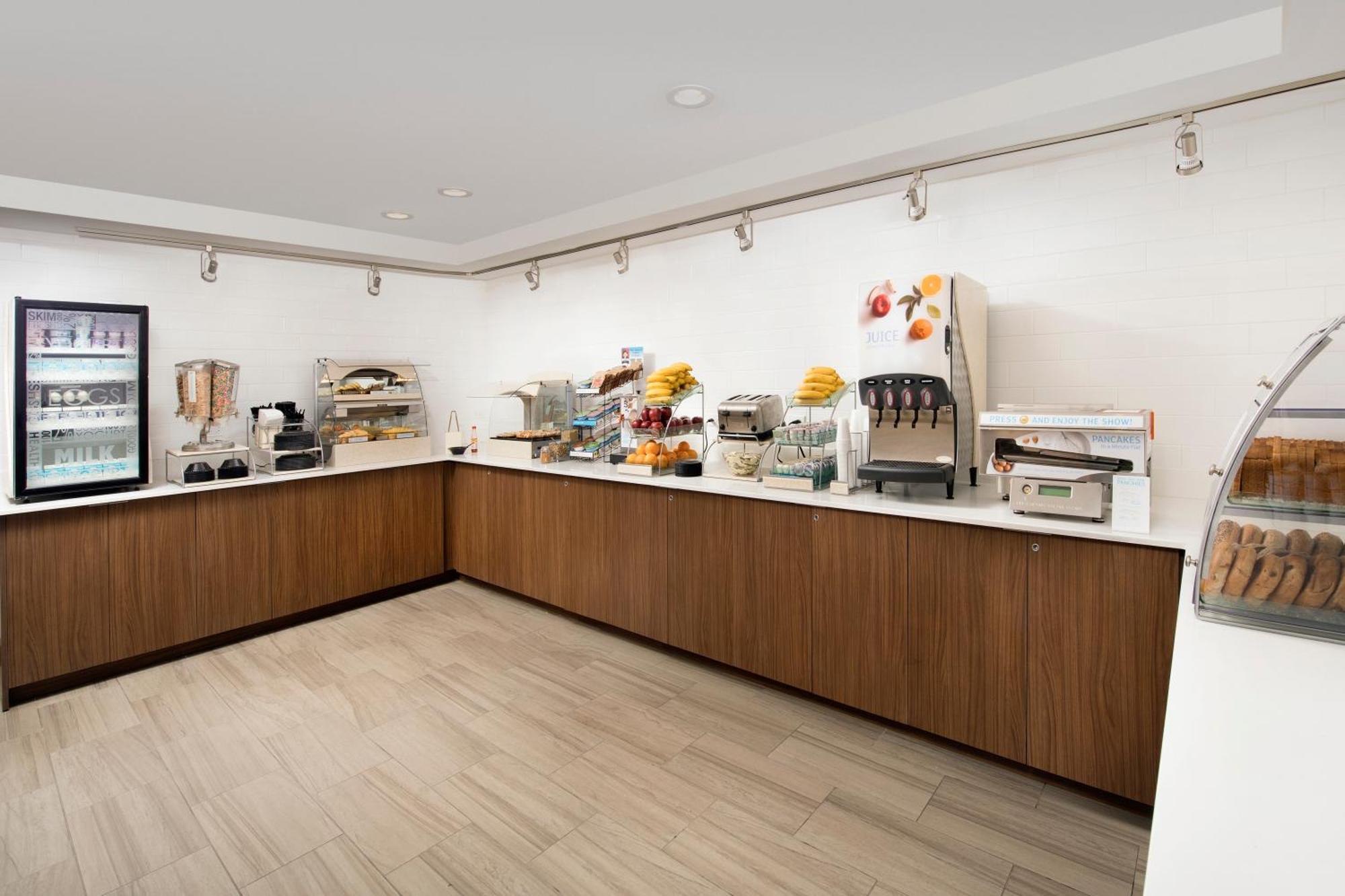 Holiday Inn Express & Suites Baltimore - BWI Airport North By Ihg Линтикъм Екстериор снимка