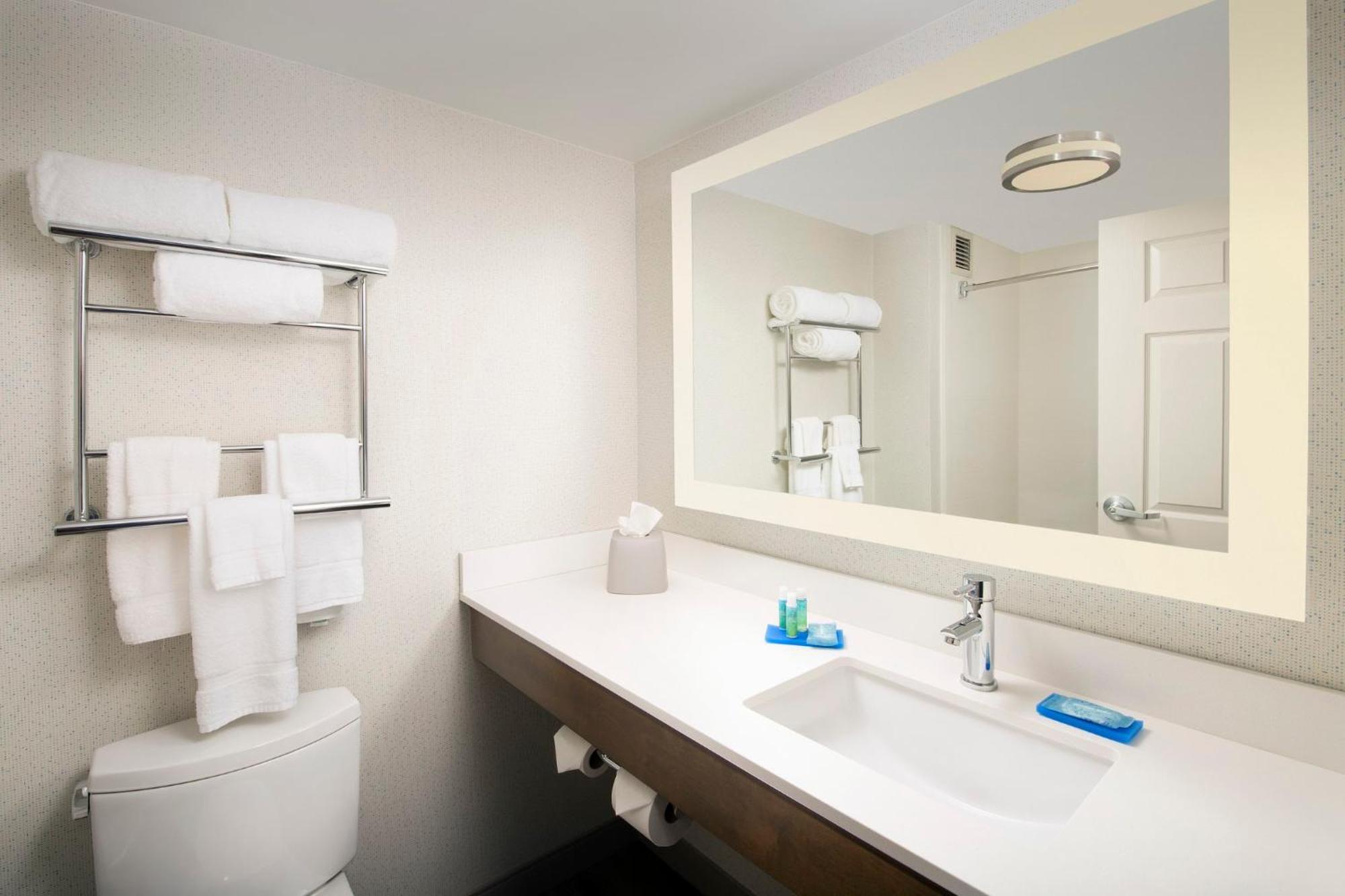 Holiday Inn Express & Suites Baltimore - BWI Airport North By Ihg Линтикъм Екстериор снимка